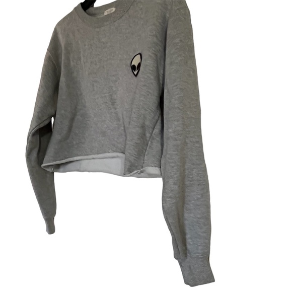 Gray Alien Cropped Sweatshirt - Picture 6 of 9
